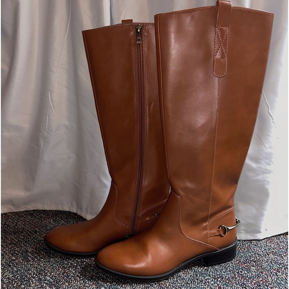 Vintage brown leather boots!